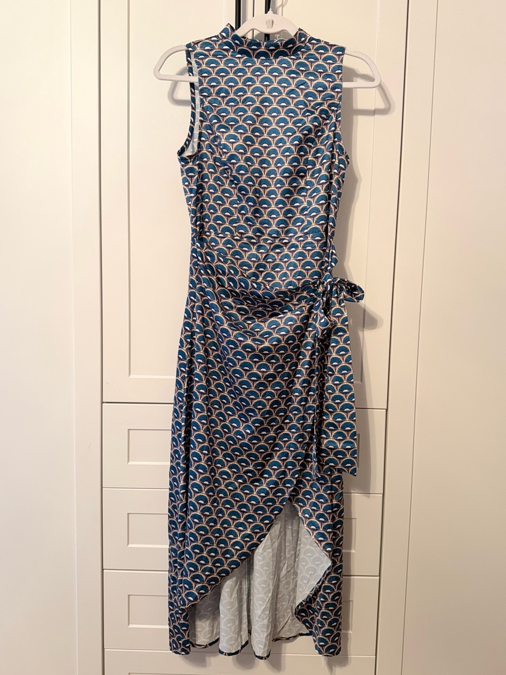 Commense Scallop-Print Sleeveless Mock Neck Wrap Midi Dress - Picture 5 of 9
